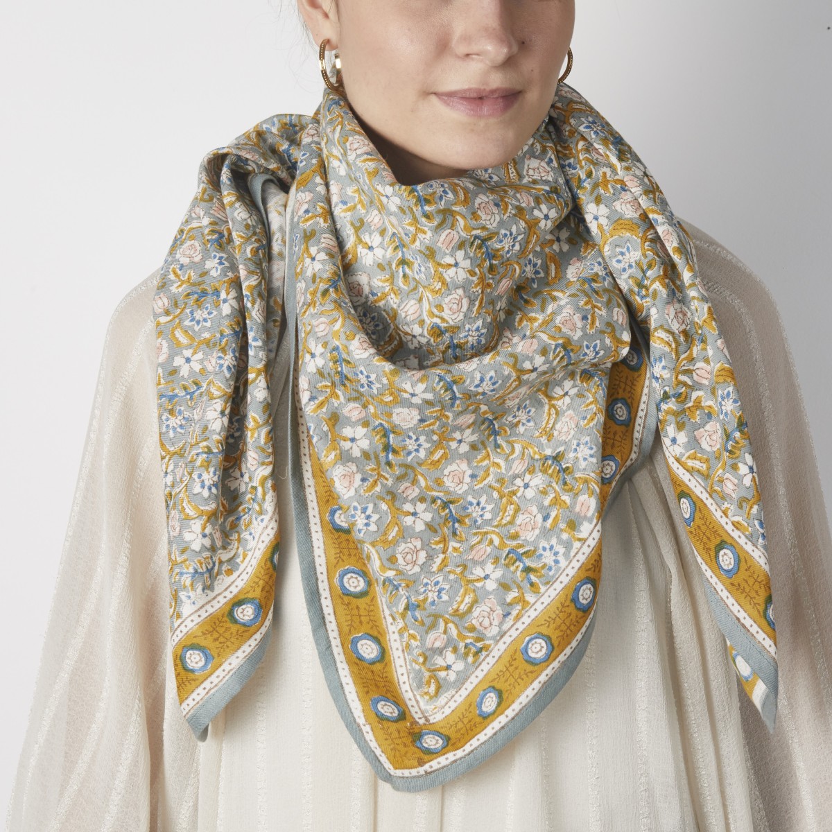 Foulard imprimé fleurs « à l’indienne » Lucette