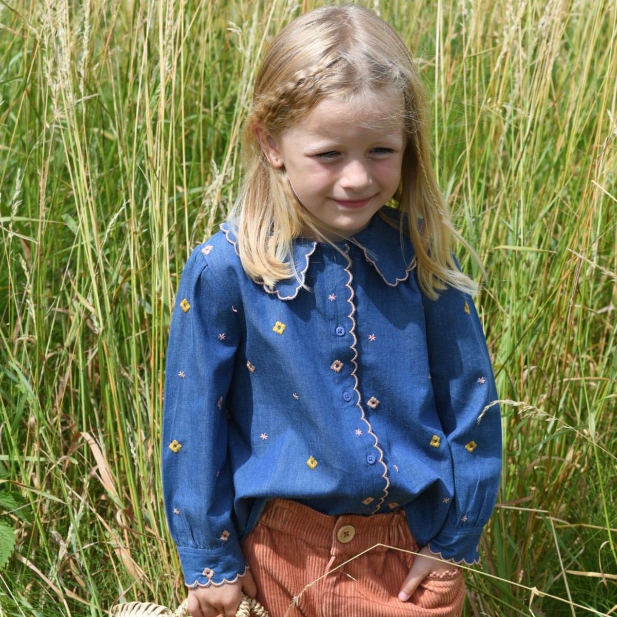 Blouse à col brodée fleurs denim Edelia