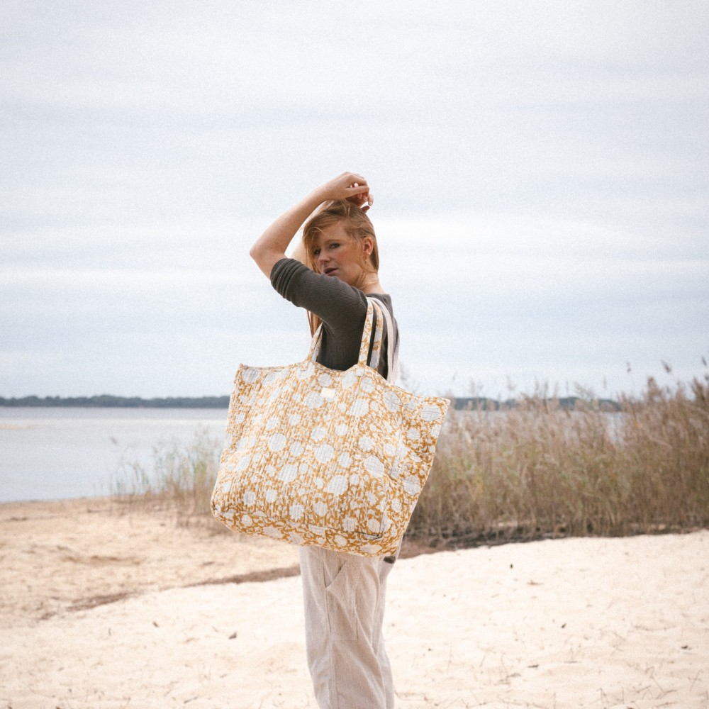 A shop shopper bag